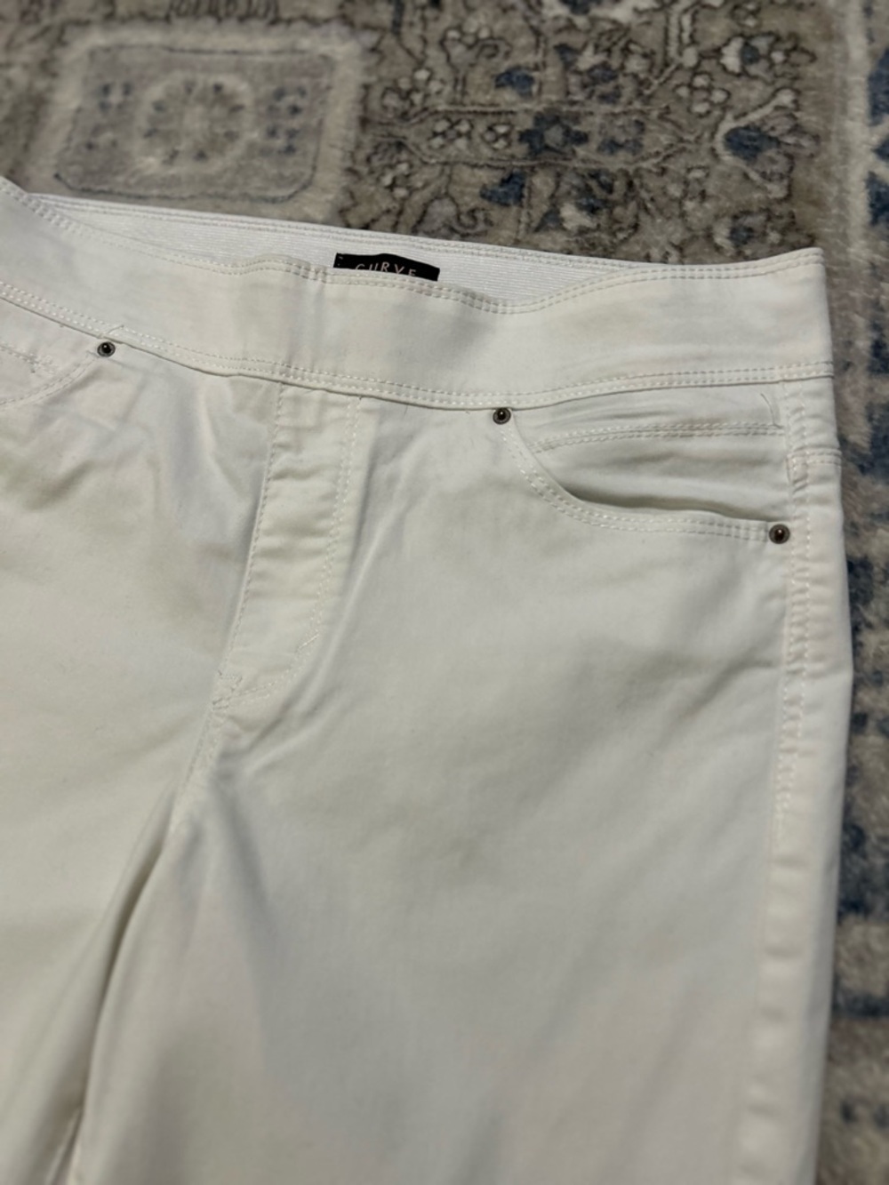 Curve Appeal White Stretch Bermuda Shorts - CURVE - Picture 3 of 6